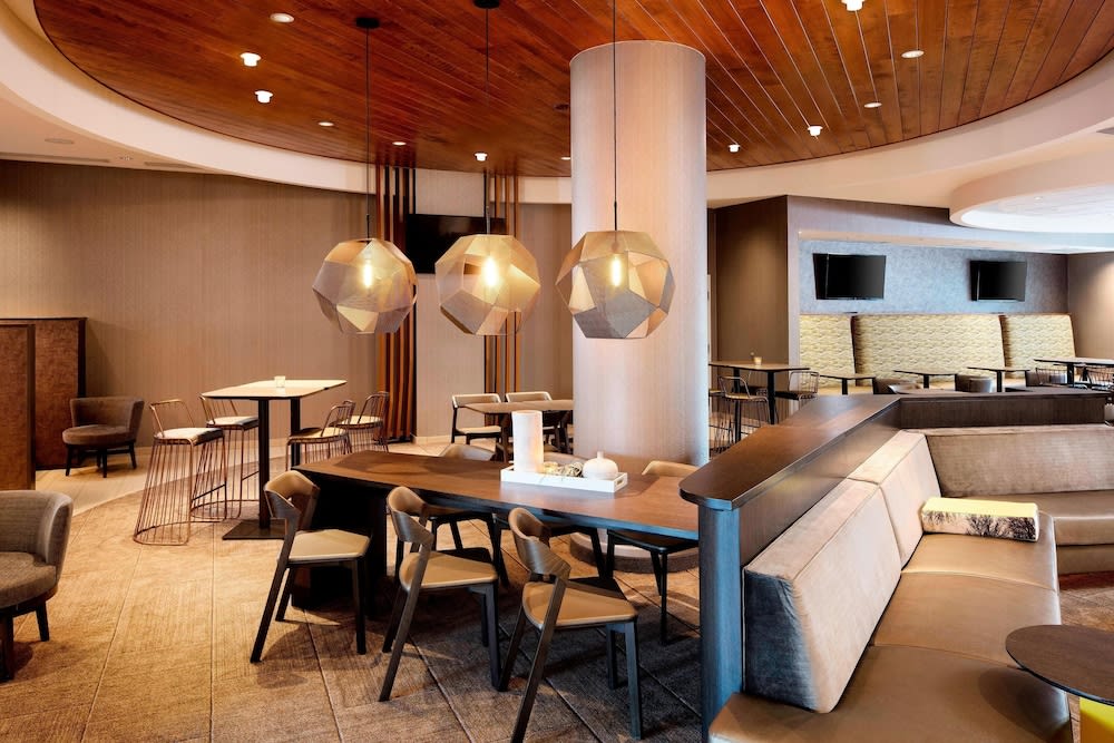 SpringHill Suites Indianapolis Downtown 2