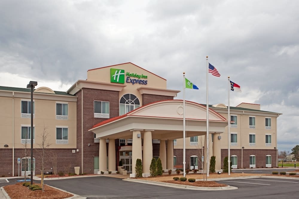 Holiday Inn Express PEMBROKE by IHG 1
