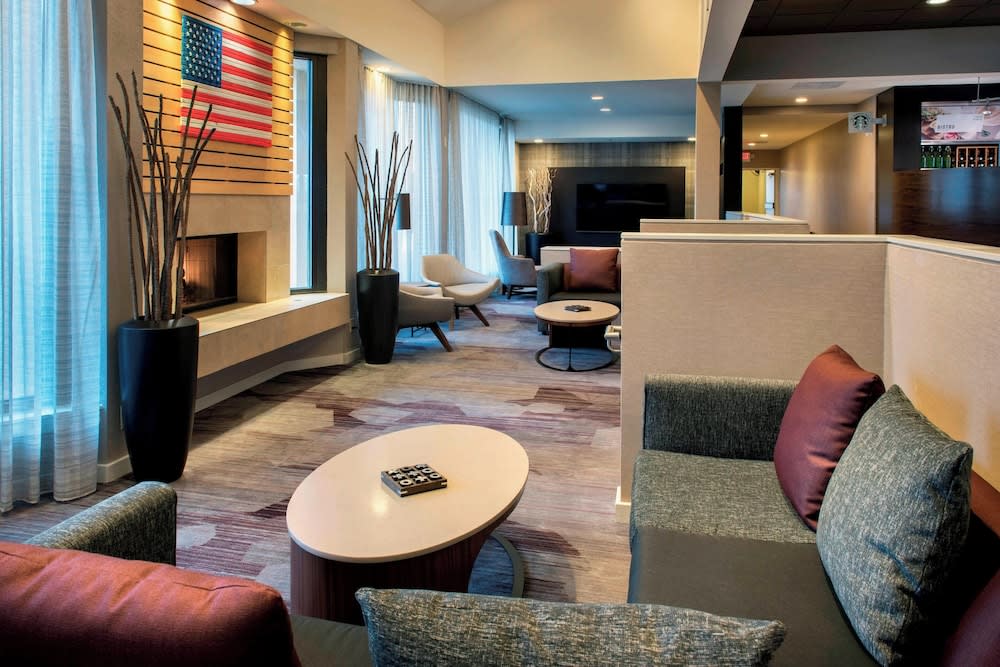 Courtyard by Marriott Chicago Waukegan / Gurnee 1