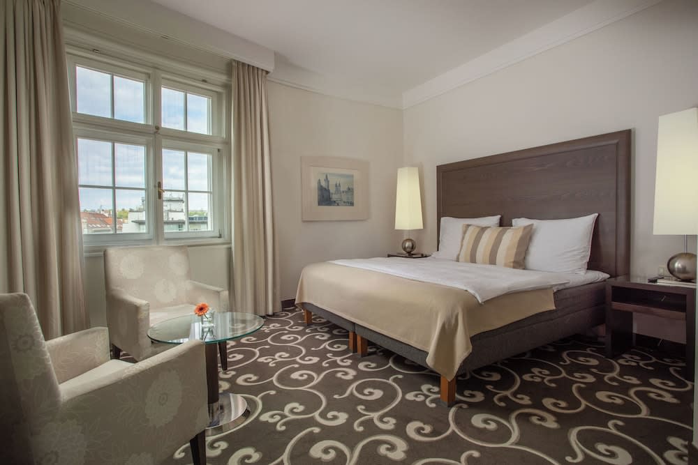 Grand Hotel Bohemia 3