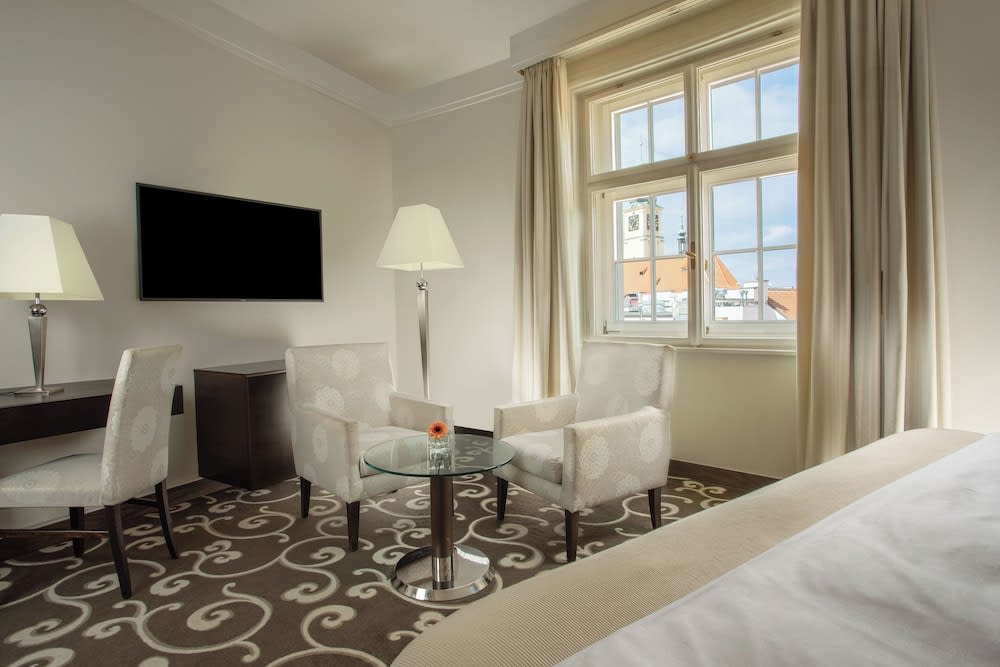 Grand Hotel Bohemia 4