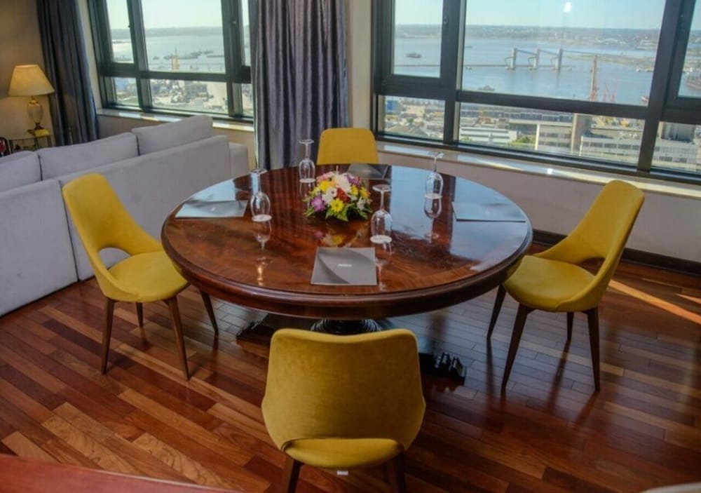 Radisson Montevideo Victoria Plaza Hotel 5