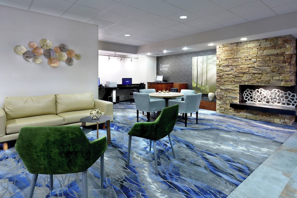Fairfield Inn & Suites by Marriott Charlottesville North 2