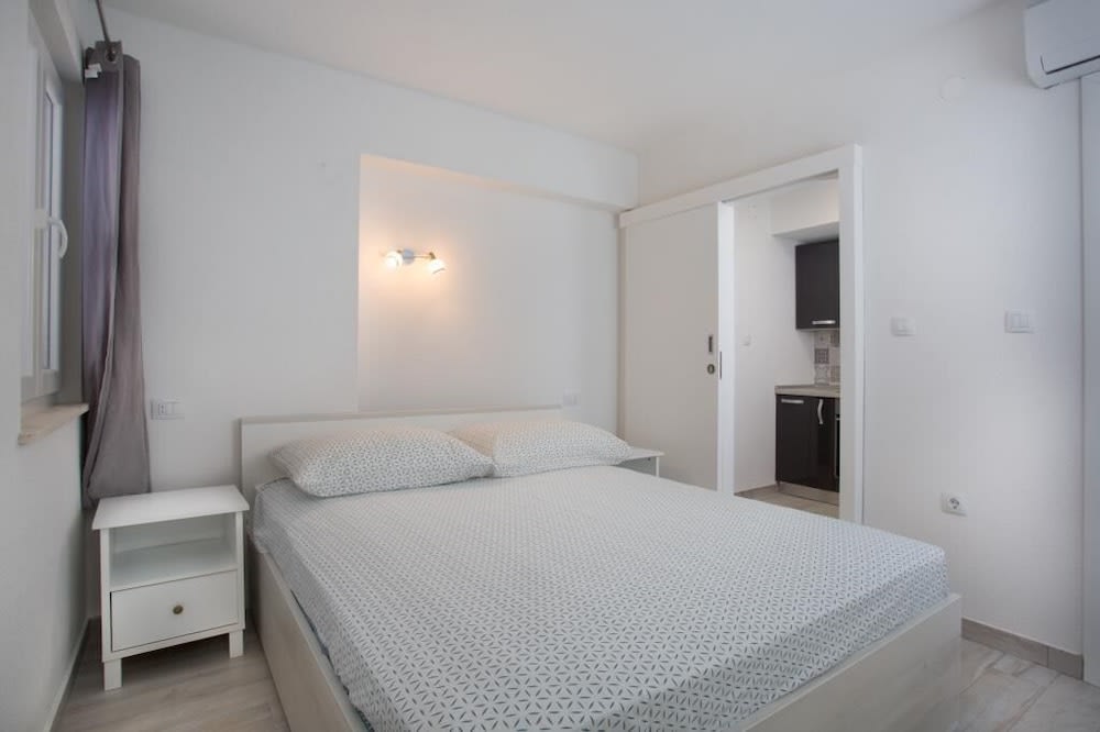 Serious Job Apartment 2