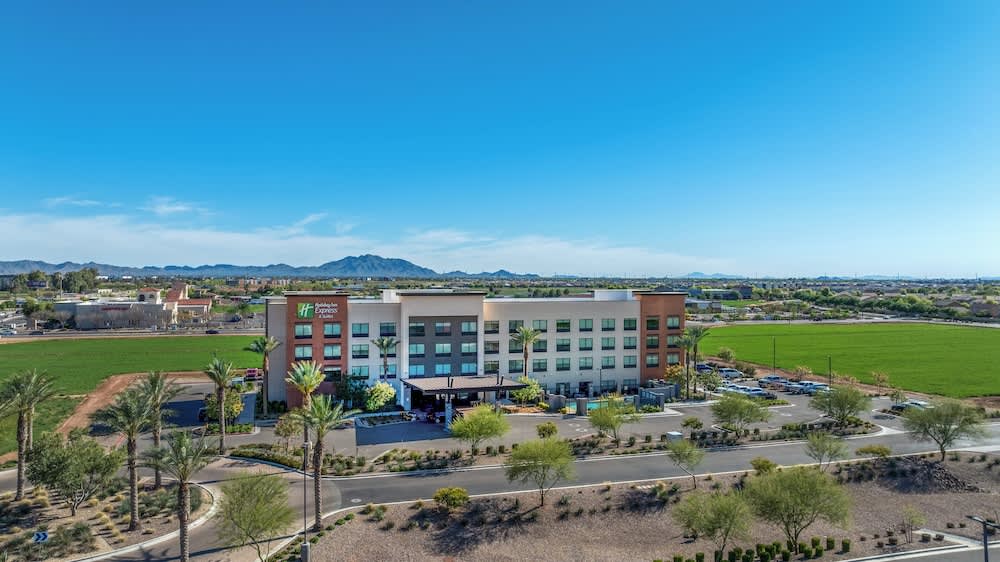 Holiday Inn Express & Suites GILBERT – MESA GATEWAY AIRPORT by IHG 1