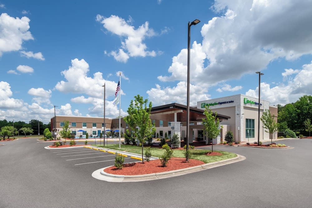 Holiday Inn Express & Suites WILSON I-95 by IHG 1