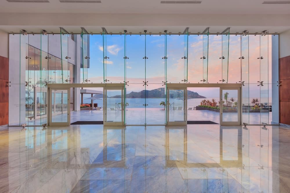 Courtyard by Marriott Mazatlan Beach Resort 2