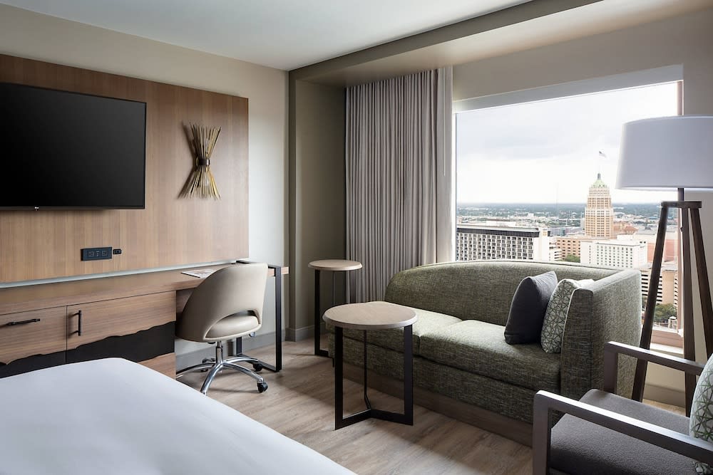 San Antonio Marriott Rivercenter on the River Walk 5