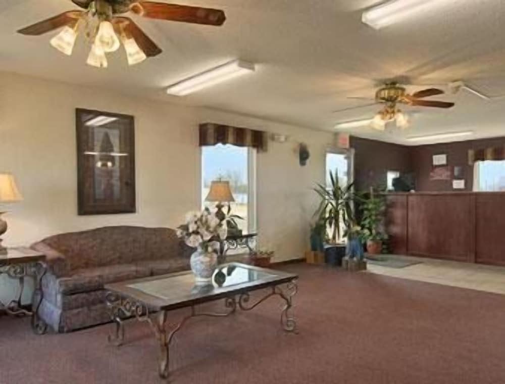 Super 8 by Wyndham Whiteville 3