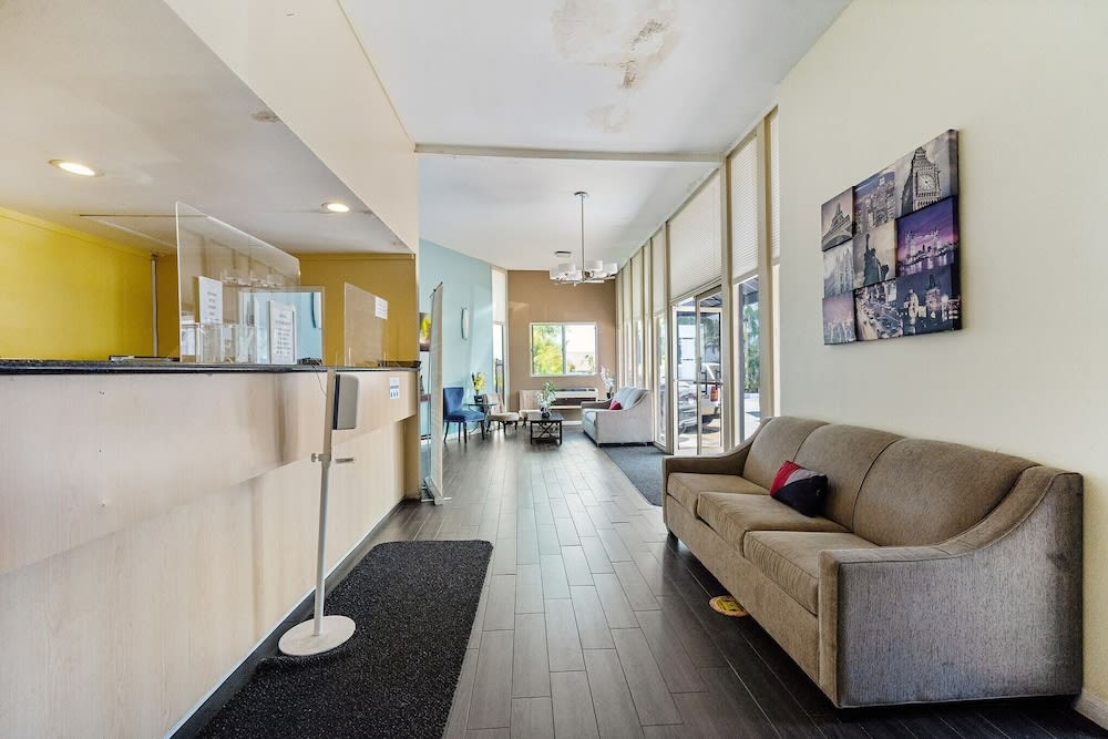 MC Pacific Inn & Suites 2