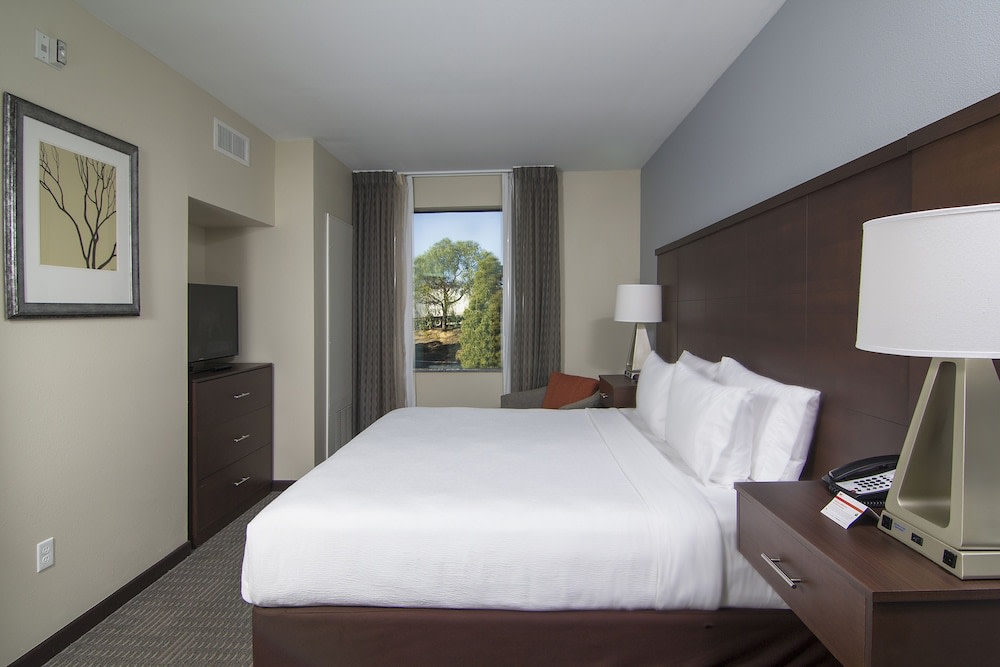 Staybridge Suites Carlsbad by IHG 4