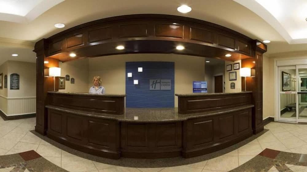 Holiday Inn Express & Suites WAXAHACHIE by IHG 2