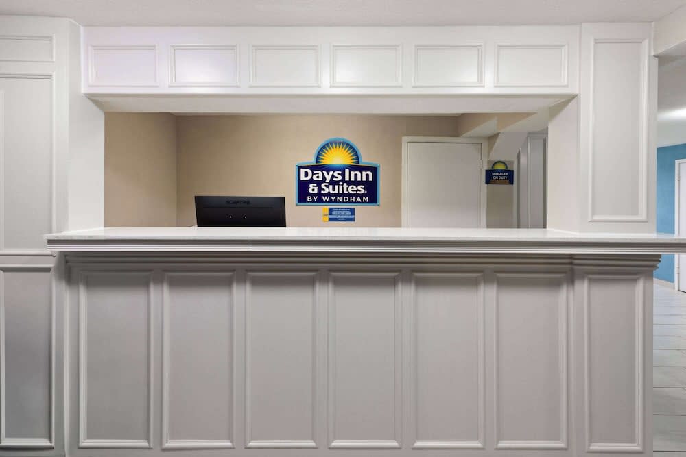 Days Inn & Suites by Wyndham Vicksburg 2