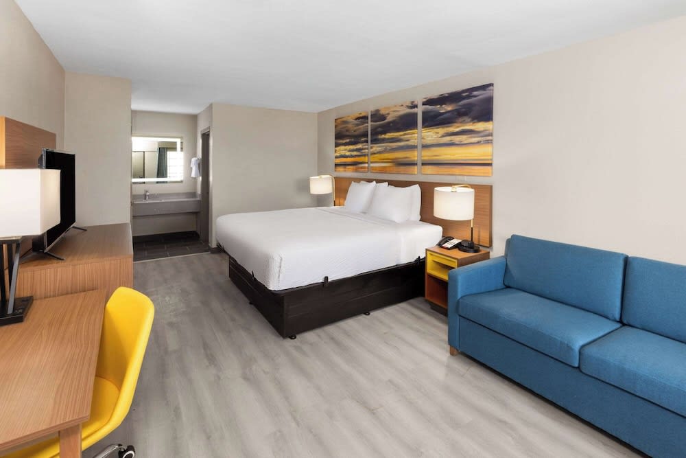 Days Inn & Suites by Wyndham Vicksburg 1