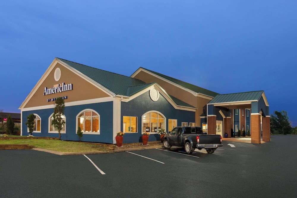 AmericInn by Wyndham Grinnell 1