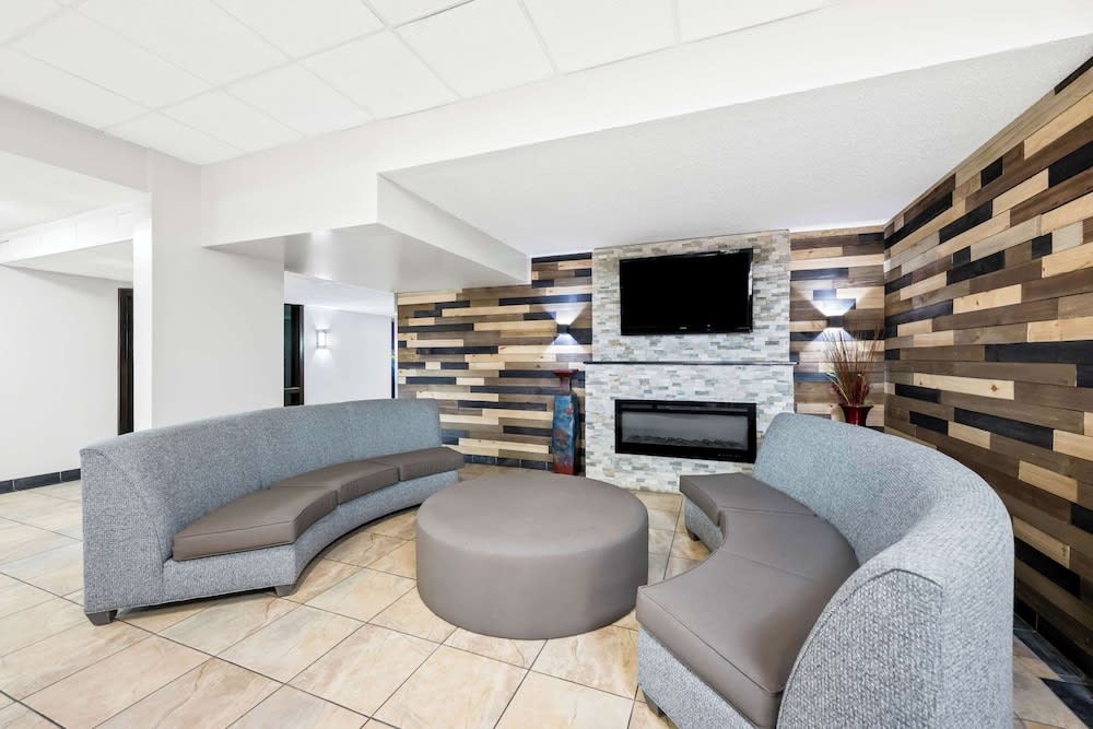 SureStay Plus Hotel by Best Western Lubbock Medical Center 2