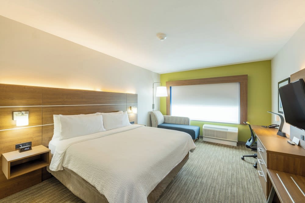 Holiday Inn Express & Suites LINDALE - TYLER by IHG 1