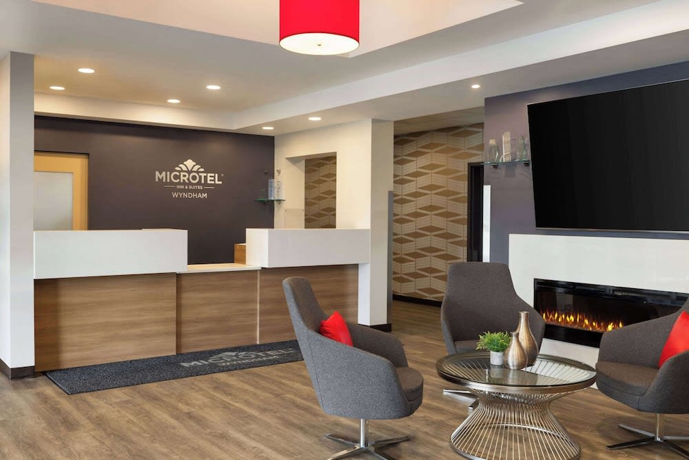 Microtel Inn & Suites by Wyndham Val-d Or 2