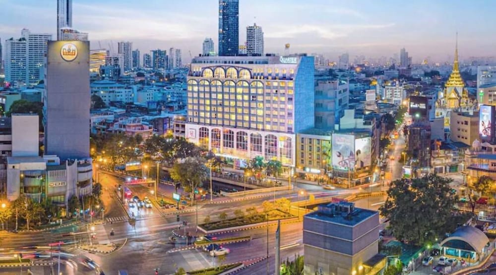 The Quarter Hualamphong by UHG 1