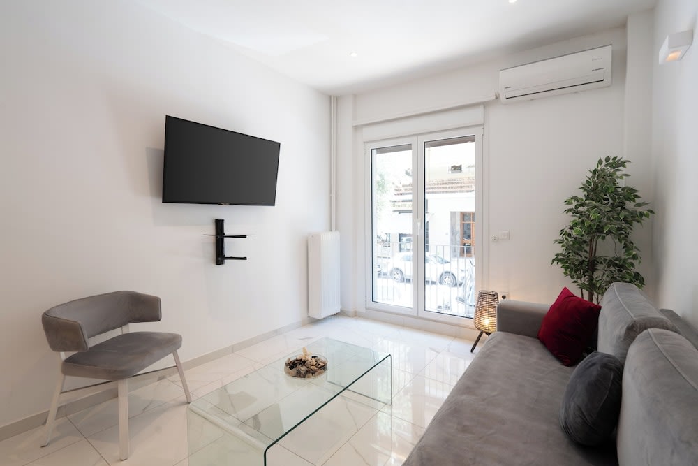 Sophisticated Modern Apt in Athens 1