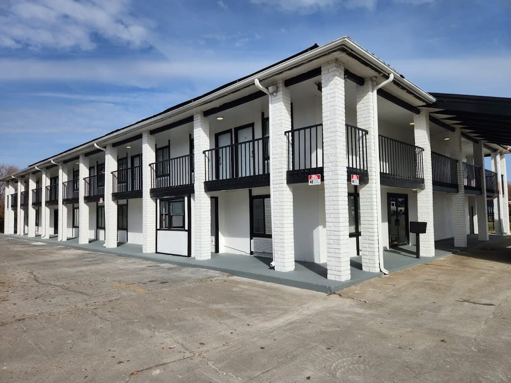 ECONOMY INN AND SUITES 1