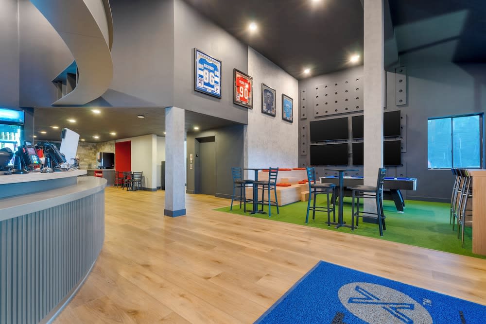 SPOT X Hotel Tampa - Wesley Chapel by The Red Collection 1