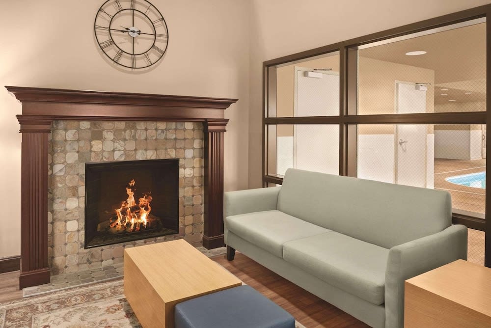 Country Inn & Suites by Radisson, Dayton South, OH 2