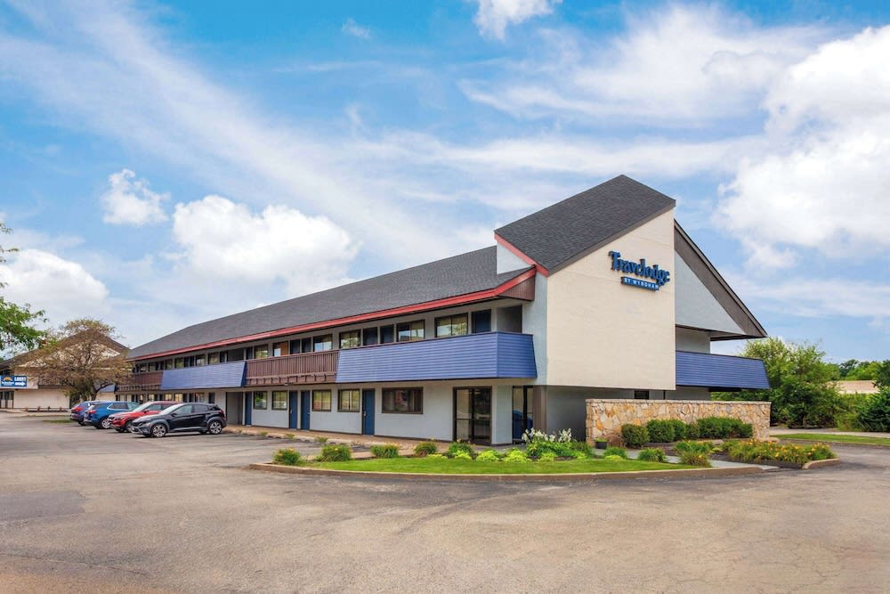 Travelodge by Wyndham Peoria 1