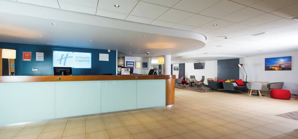 Holiday Inn Express NEWPORT by IHG 4