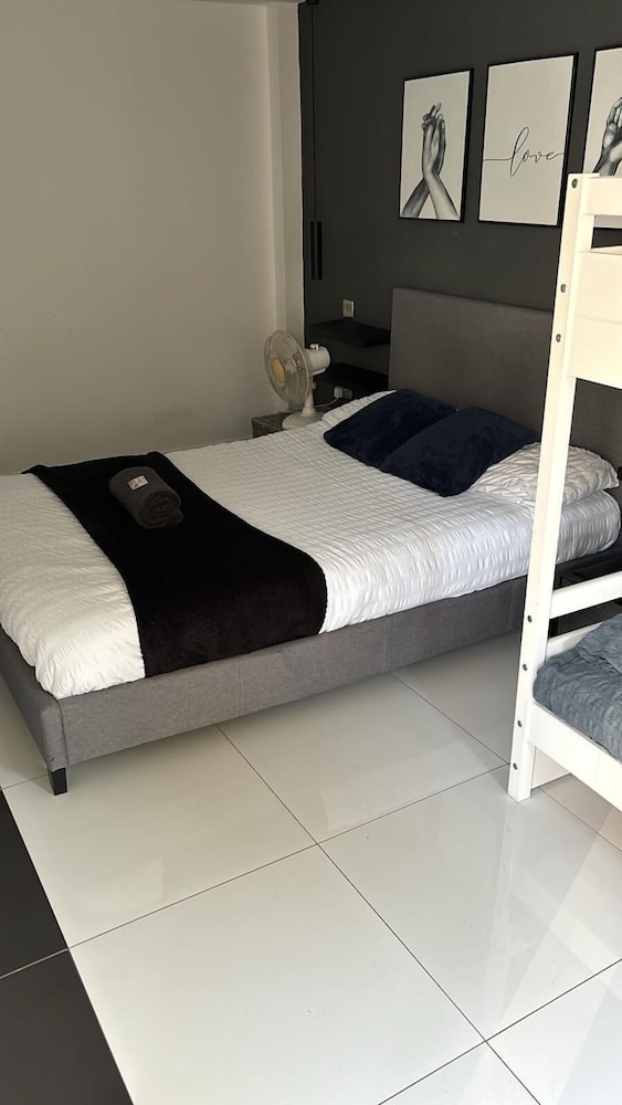 NEW Privacy Suite Serene Apt 1