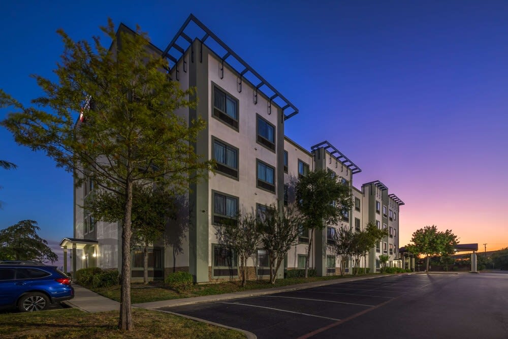 Best Western Plus Lackland Hotel & Suites 1