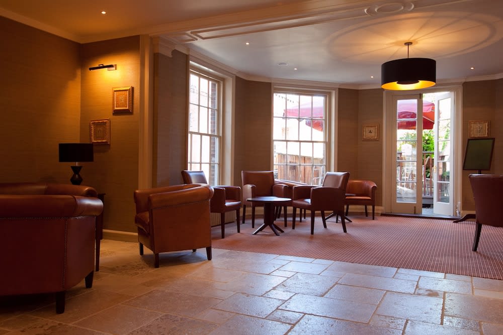 Uno Hotel Rose and Crown Tonbridge -PARKING FREE 2