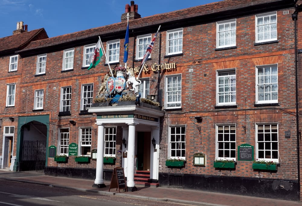 Uno Hotel Rose and Crown Tonbridge -PARKING FREE 1
