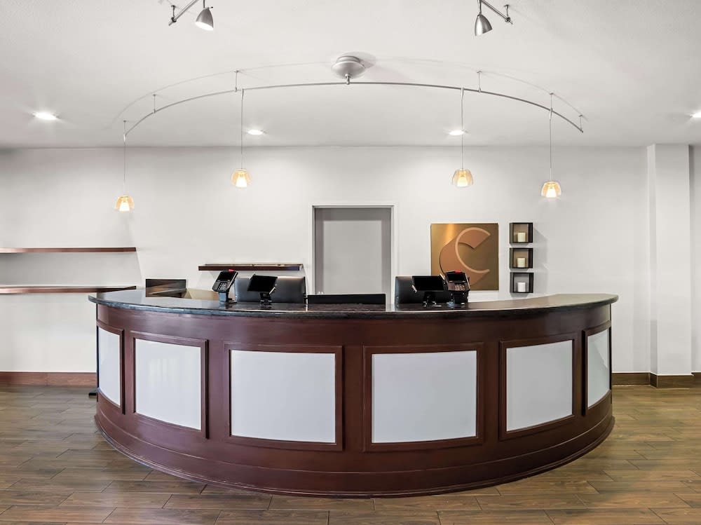 Comfort Suites Lindale 2