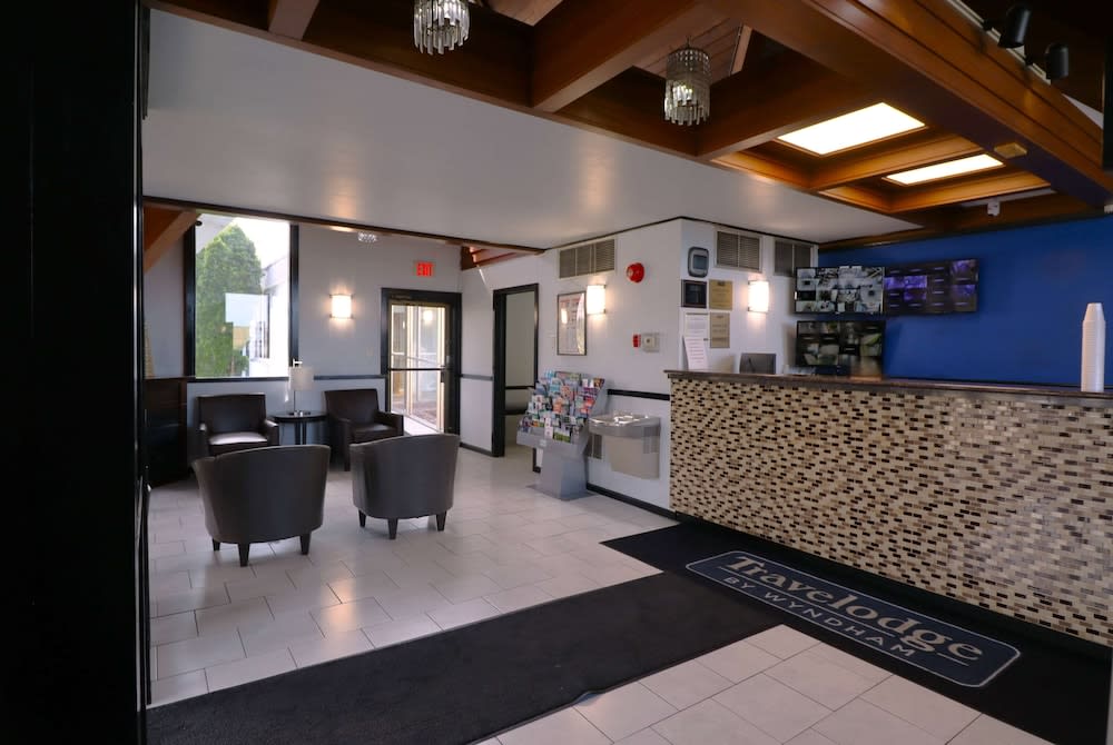 Travelodge by Wyndham Milwaukee 2