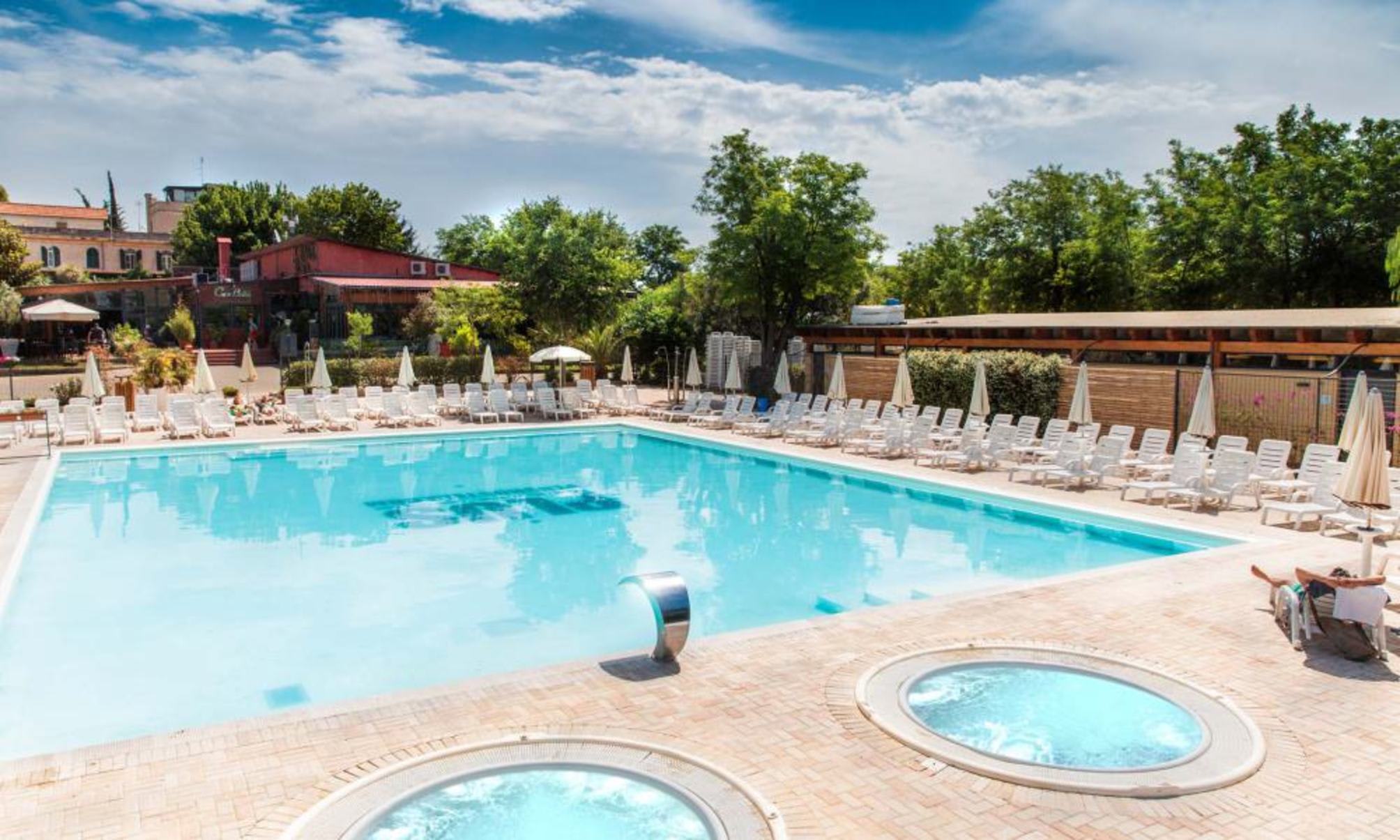 hu Roma Camping In Town 1