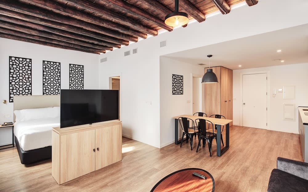 Sercotel Granada Suites 2