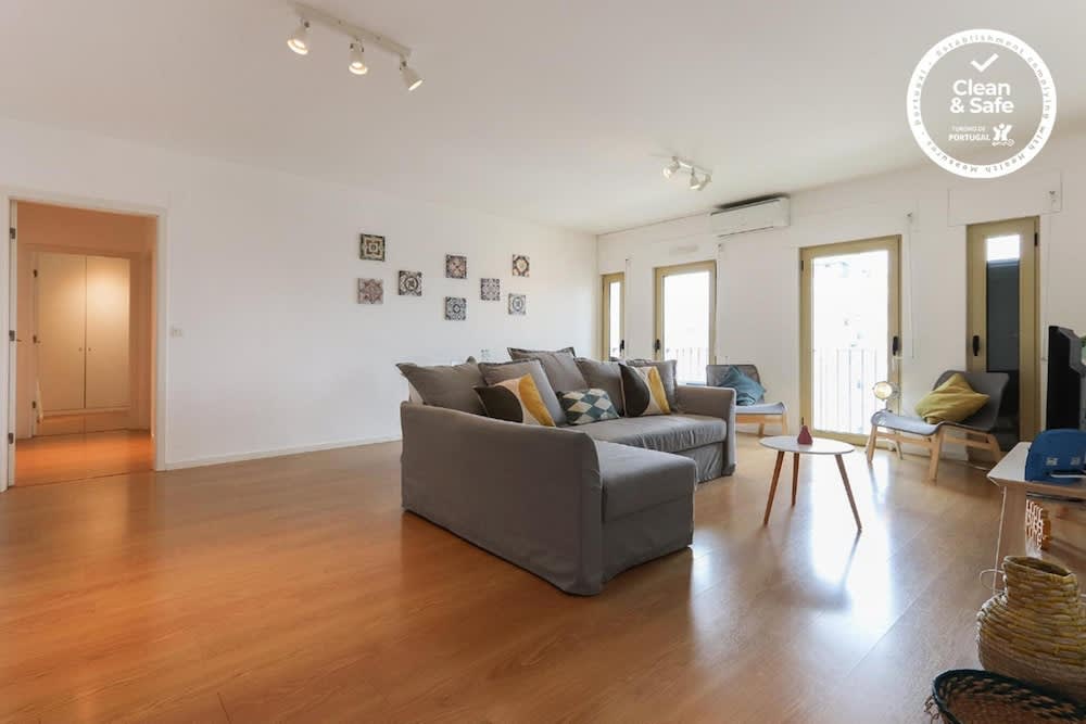 Modern & Bright Avenidas Novas by Homing 2