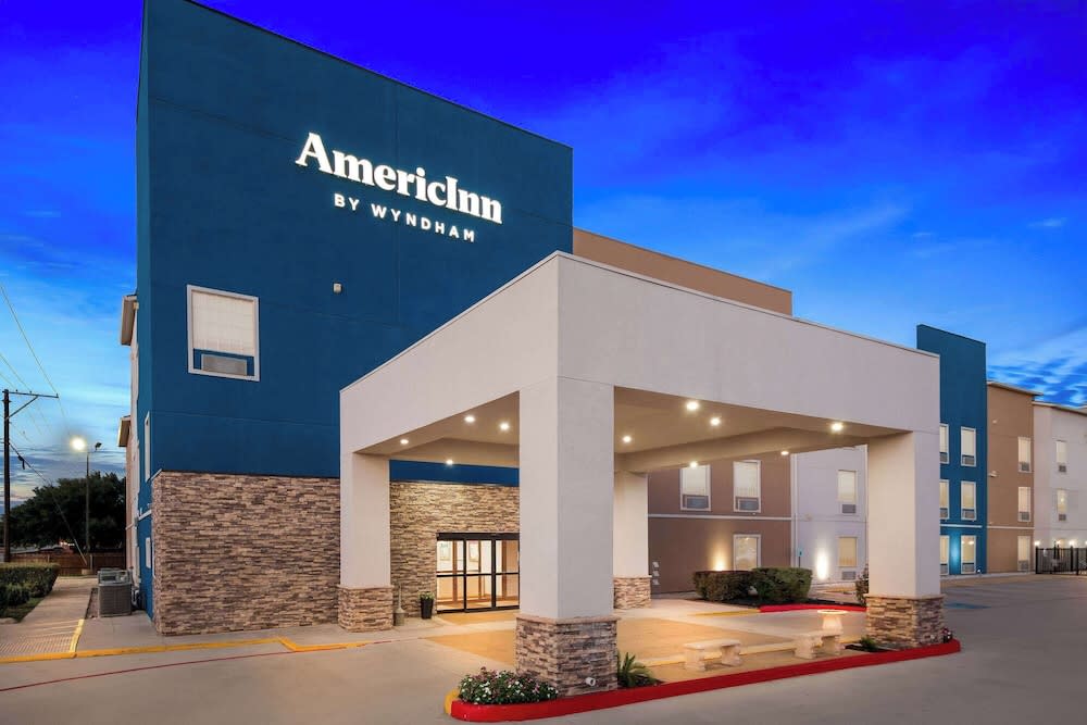 AmericInn by Wyndham New Braunfels 1