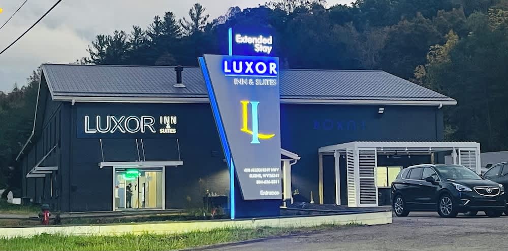 Luxor Inn & Suites, a Travelodge by Wyndham 1