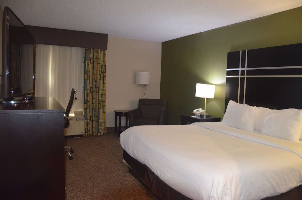 Comfort Inn & Suites Maumee - Toledo I80-90 5