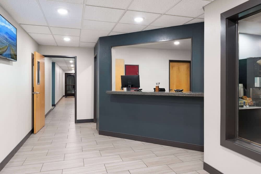 Super 8 by Wyndham Big Timber 2