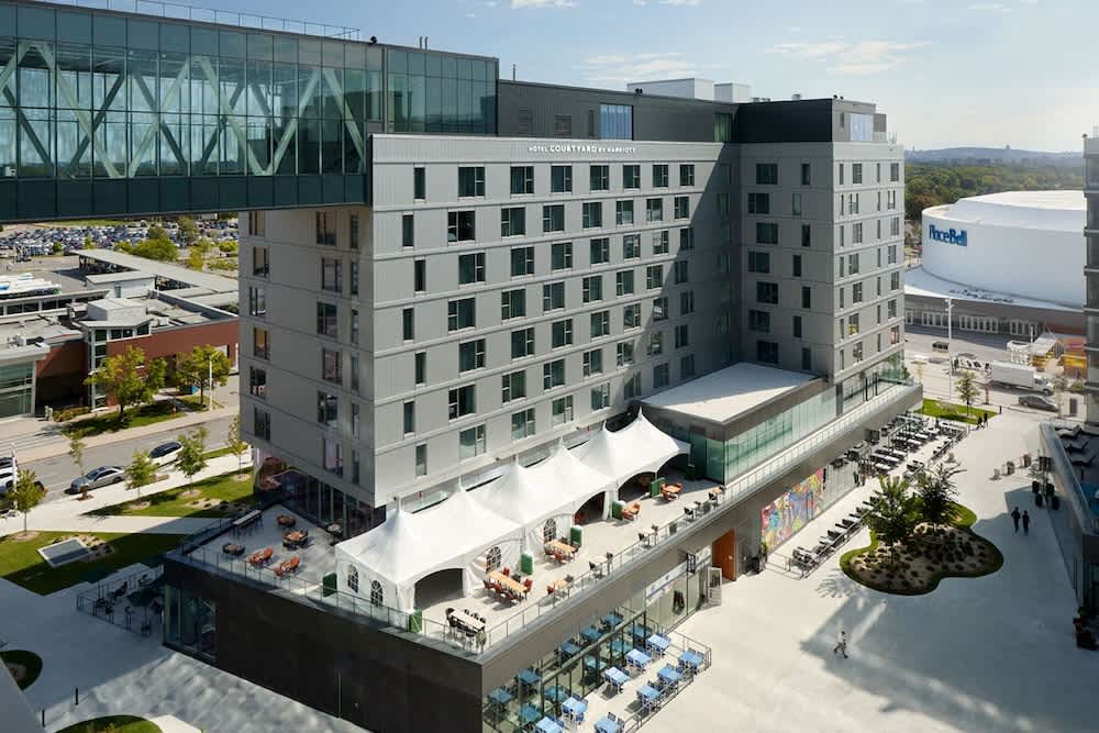 Courtyard by Marriott Montreal Laval 1