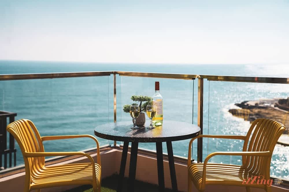 Seafront Studio with Stunning Terrace - Sliema, Malta 1