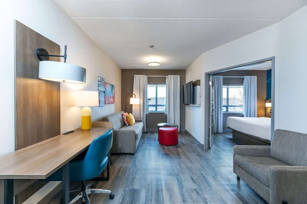 Comfort Suites 1