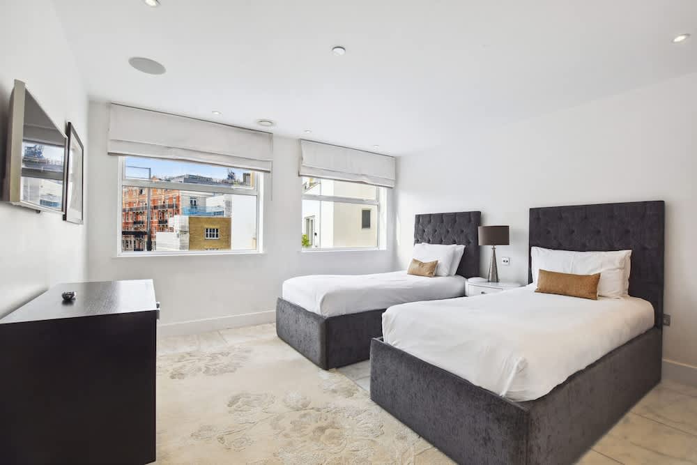 Buckingham Palace Residences by Aeria Apartments 2