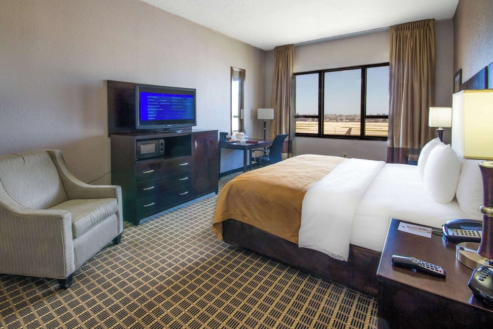 Clarion Inn & Suites Miami International Airport 2