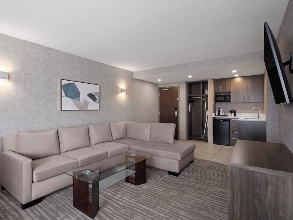 Holiday Inn Calgary-Airport by IHG 5