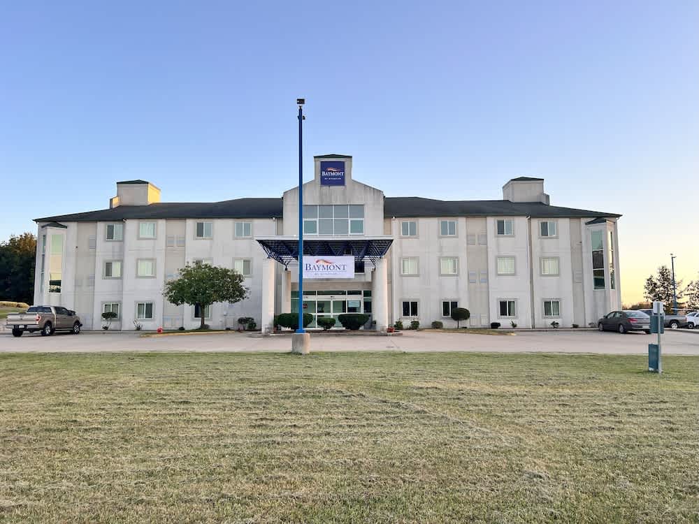 Baymont by Wyndham Kingdom City 1