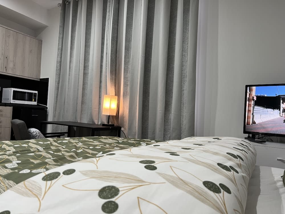 MIA Residence - Entire Studio apartment - City View - London - Next to Ealing Broadway Station 1